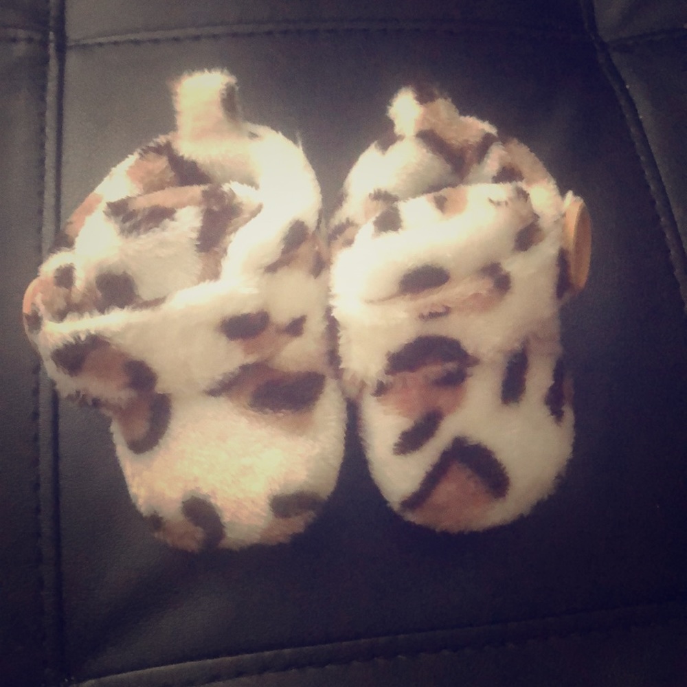 Fluffy slippers/shoes